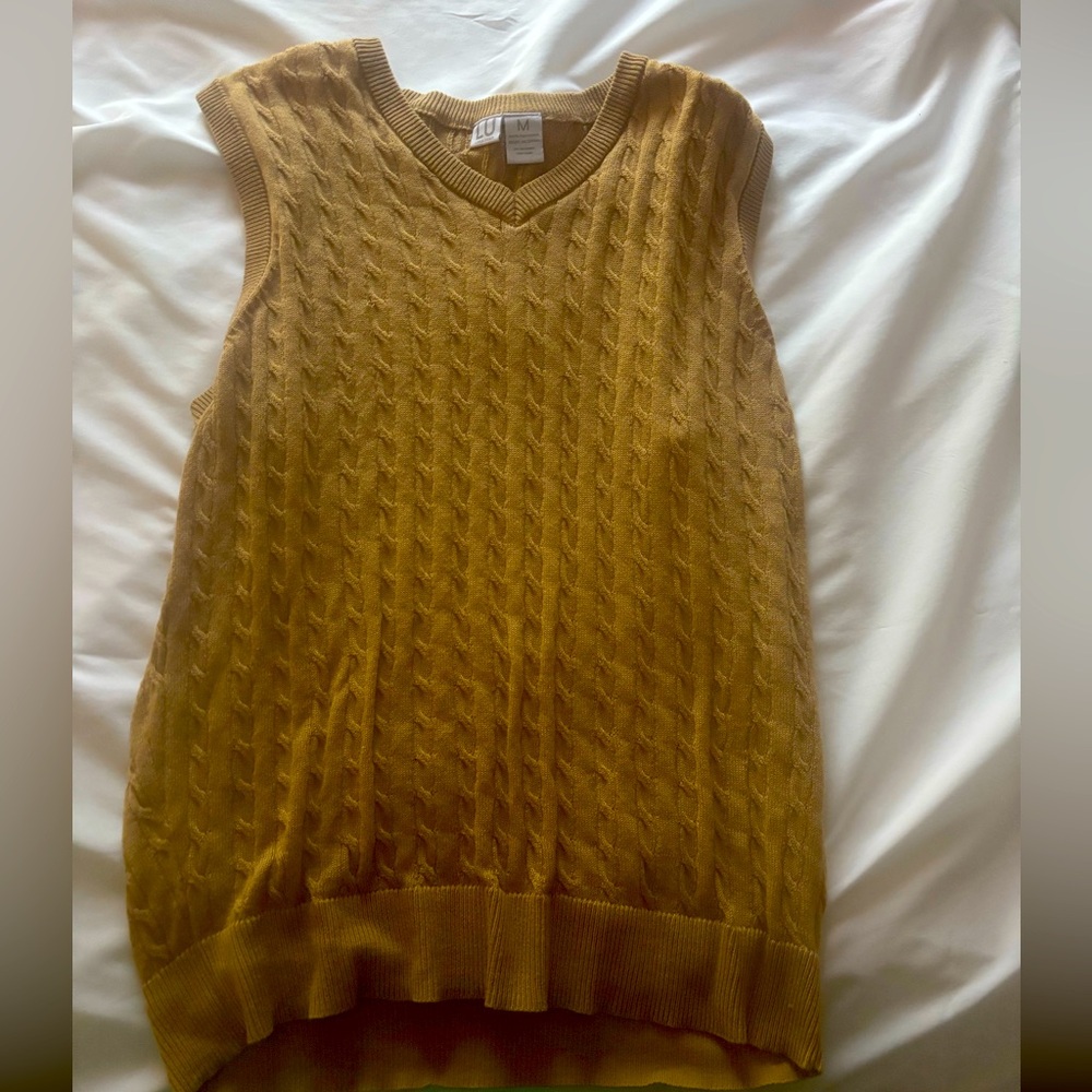 Men’s vest in tan